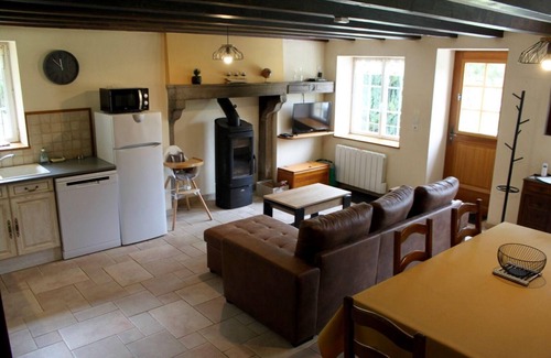 Saint-Berain-sous-Sanvignes House | Cozy Holiday House in Montceau les Mines for Up to 6 Guests