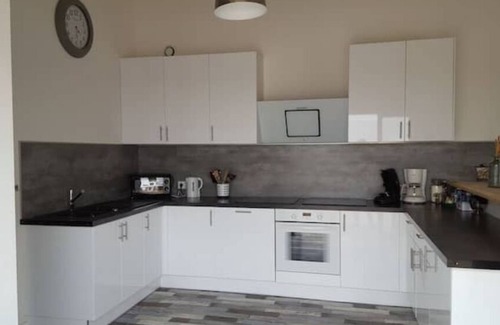 LʼAiguillon-sur-Mer House | Group Retreat with 6 Bedrooms and Mezzanine - Family Friendly