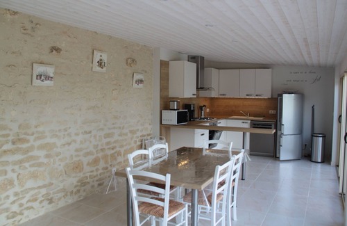 Saint-Simon-de-Pellouaille Cottage | Charming Gite de Charme: Countryside Stay with Pool