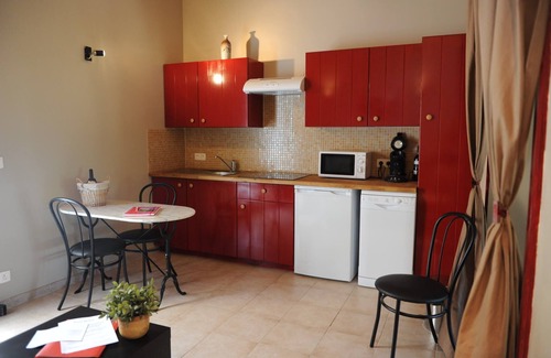 Villeseque-des-Corbieres Apartment | Relaxing Gite Cinsault for 2-4 with Ocean Views & Spa
