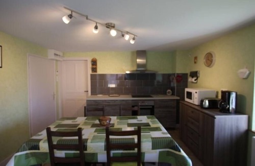 Fraize Cottage | Gite Fraize: Pet-Friendly Retreat with Spa & Kitchen Amenities