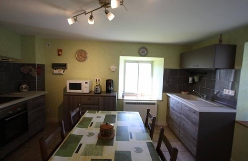 Fraize Cottage | Gite Fraize: Pet-Friendly Retreat with Spa & Kitchen Amenities