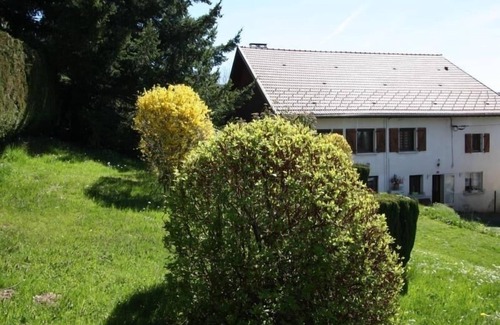 Fraize Cottage | Gite Fraize: Pet-Friendly Retreat with Spa & Kitchen Amenities