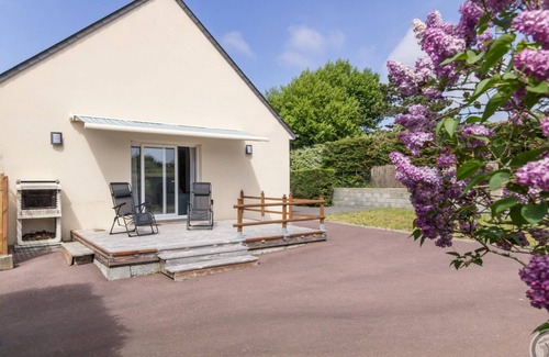 Gouville-sur-Mer Cottage | Cozy Gite Gouville-sur-Mer: 3 Bedrooms for Family Fun