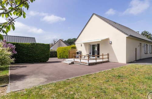 Gouville-sur-Mer Cottage | Cozy Gite Gouville-sur-Mer: 3 Bedrooms for Family Fun