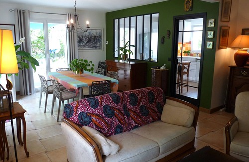 Guerande Cottage | Gite Guérande: Perfect Stay for Families with Spa & Breakfast