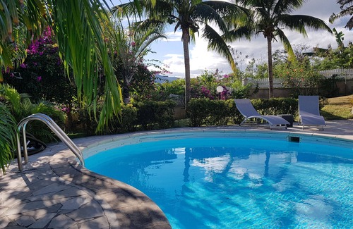 Sainte-Anne Cottage | Beachside Gîte Gwada Mango T2 with Pool & Ocean Views