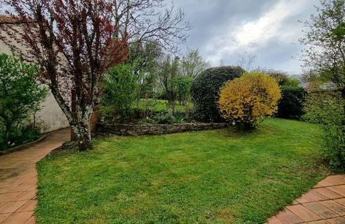 Crezancy-en-Sancerre House | Elegant Grand Gîte Happy Senais: Poolside Retreat in Sancerre