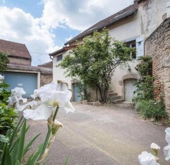 Savigny-les-Beaune House | Discover GITE Home Bacchus: 4-Star Rated Getaway