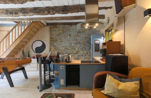 Cleguerec House | Quiet Getaway: Gite Home Cinema with Family-Friendly Amenities