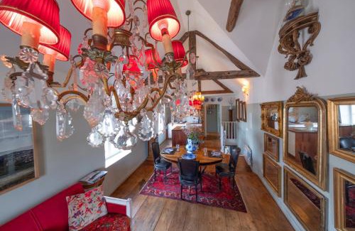 Lyons-la-Foret Apartment | Charming Gite Hotel de Maître in La Chapelle Village