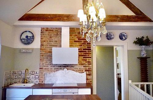 Lyons-la-Foret Apartment | Charming Gite Hotel de Maître in La Chapelle Village