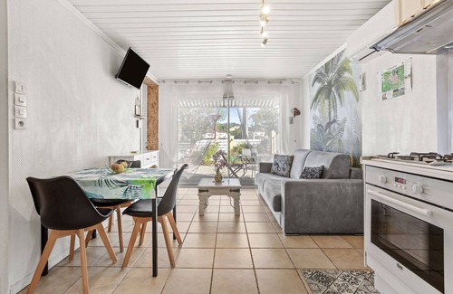 Vidauban House | Gîte Hubert with shared pool, Wi-Fi and air conditioning