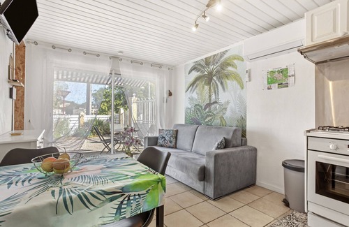 Vidauban House | Gîte Hubert with shared pool, Wi-Fi and air conditioning