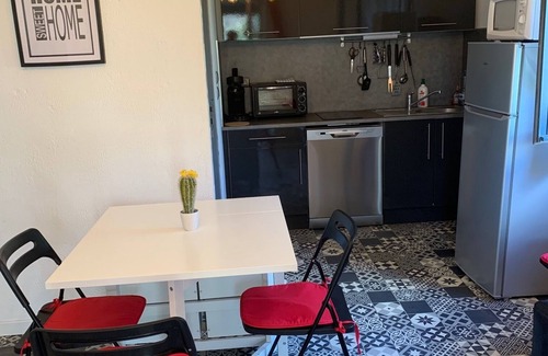 Saint-Crepin-et-Carlucet House | Tranquil Gîte in Périgord Noir with Pool & Pet-Friendly Perks