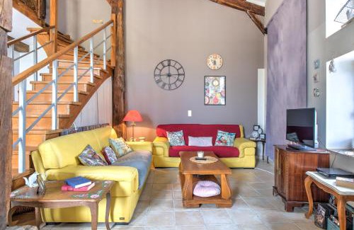 Sainte-Sabine-Born House | Gîte il était une fois: Family-Friendly Retreat with Pool