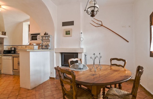 Peypin-d'Aigues Apartment | Relaxing Getaway in Luberon with Pool & Scenic Views