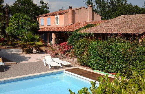 Saint-Paul-en-Foret Apartment | Idyllic Gîte in a Provencal Farmhouse with Pool & Ocean View