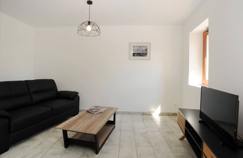 Montesquieu-des-Alberes House | Vineyard Retreat with Pool, Spa & Perfect 10 Reviews