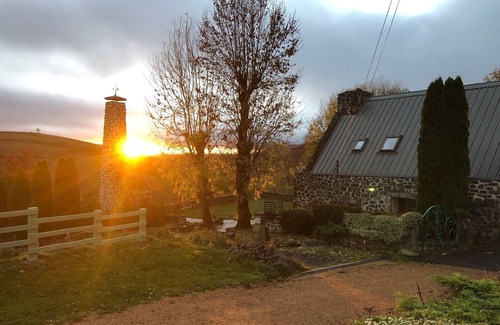 Saint-Alyre-es-Montagne House | Mountain Retreat with Pool & Scenic Hiking Trails