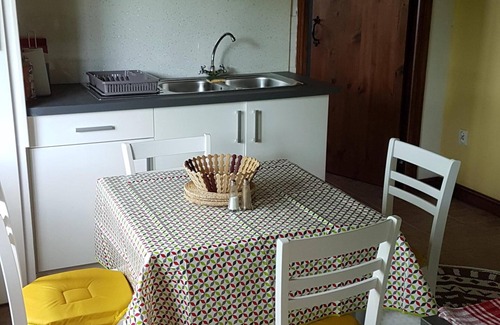 Sarrazac House | Tranquil Gite Retreat with Breakfast and Kitchen Amenities
