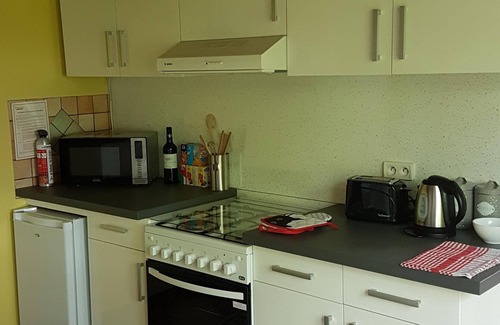 Sarrazac House | Tranquil Gite Retreat with Breakfast and Kitchen Amenities