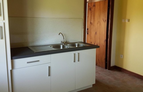 Sarrazac House | Tranquil Gite Retreat with Breakfast and Kitchen Amenities