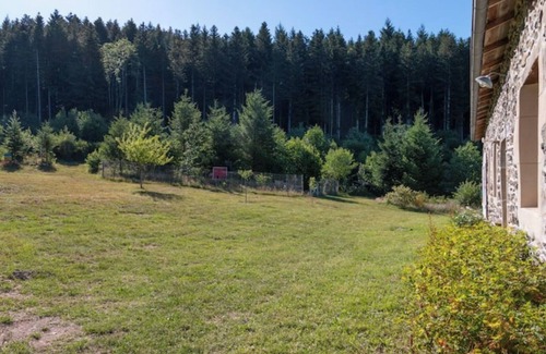 Saint-Hostien Cottage | Relaxing Gite in Sucs Country with Pool and Lake View