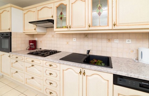 Saint-Clet House | Beautiful Gite with Ocean View in Scenic Countryside