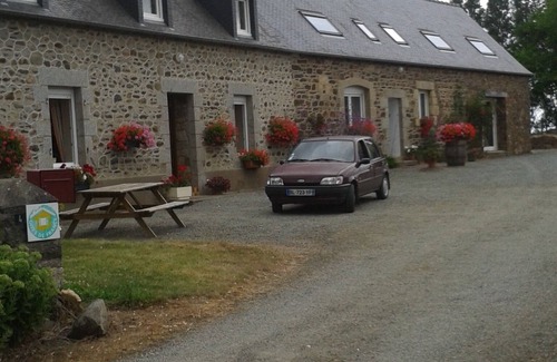 Saint-Clet House | Beautiful Gite with Ocean View in Scenic Countryside