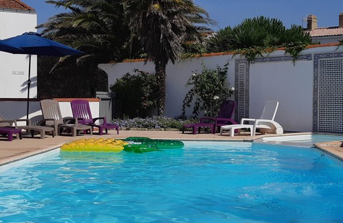 Sallertaine House | Bright 4-Room Apartment with Heated Pool & Ocean View