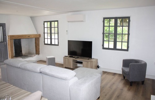 Reaup-Lisse House | Beautiful Gite in the Woods with Shared Heated Pool