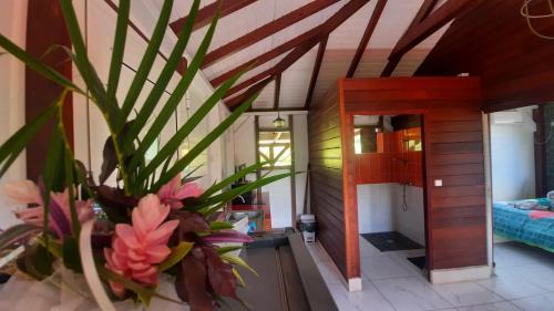 Port-Louis House | Gite INDIA: Family-Friendly Retreat with Pool Access
