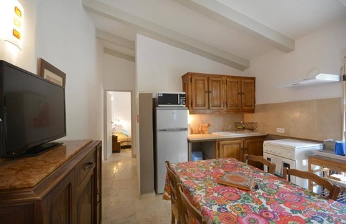 Les Baux-de-Provence House | Discover Gite IRIS: Relax in the Heart of Alpilles