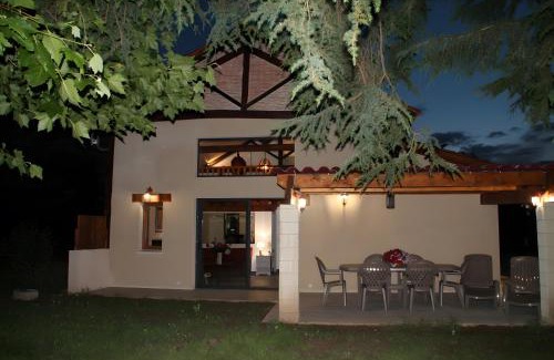 Prigonrieux House | Oceanfront Escape at Jardin de Pomarède - Rated 9.4/10