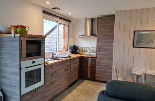 Jouy-le-Potier Cottage | Inviting Stay at Gite Jouy-le-Potier with Spa and Breakfast