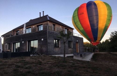 Jouy-le-Potier Cottage | Inviting Stay at Gite Jouy-le-Potier with Spa and Breakfast