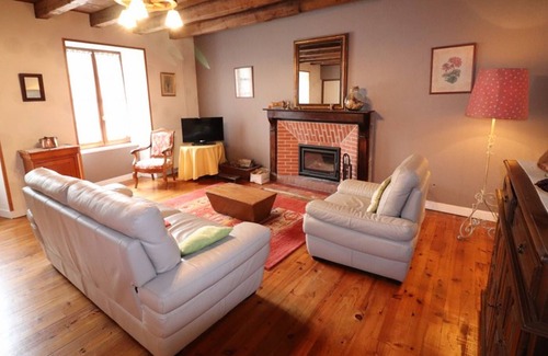 Jussac Cottage | Family-Friendly Gite Jussac with Kitchen & Pet Options
