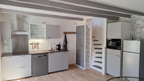 Olliergues House | Cozy Gite Kauffeld: Perfect for Families and Pets