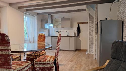 Olliergues House | Cozy Gite Kauffeld: Perfect for Families and Pets