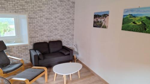 Olliergues House | Cozy Gite Kauffeld: Perfect for Families and Pets