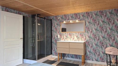 Olliergues House | Cozy Gite Kauffeld: Perfect for Families and Pets