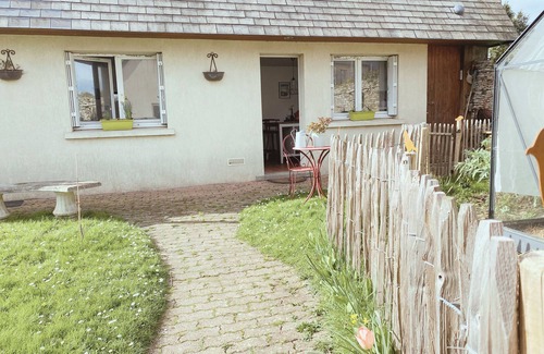 Bretteville-l'Orgueilleuse House | Relaxing Retreat at Gite: L'Érable Normand with Spa & Breakfast