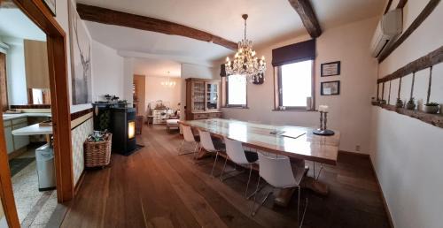 Heure House | Discover Gite L'éternité: Pet-Friendly Stay & 9.2 Rating
