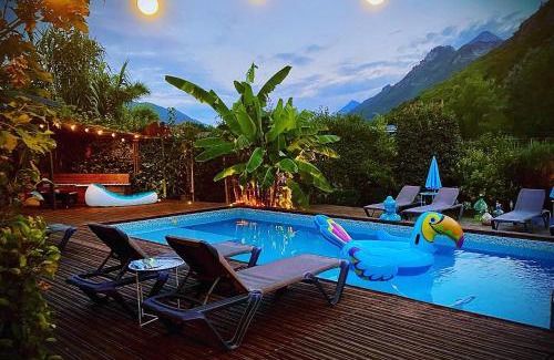 Varces-Allieres-et-Risset House | Gite L'Ô Bleue: Beachfront Oasis with Pool & Spa Access