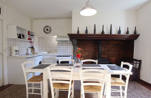 Asasp-Arros House | Scenic Gîte l'Abérou - Pet-Friendly Retreat by the Mountains