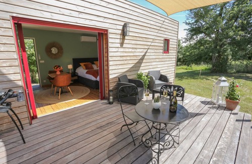 Saint-Fargeau House | Romantic Gîte L'Escapade: Private Spa & Perfect Getaway