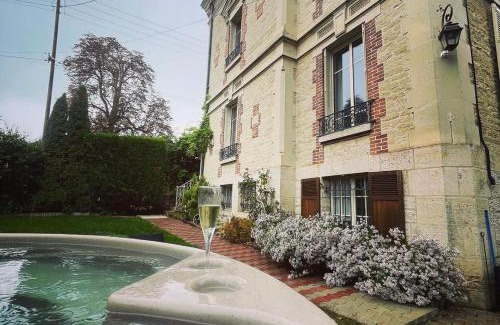 Saint-Andre-les-Vergers Hotel | Gite L'Instant Champenois: Oceanfront Retreat with Spa