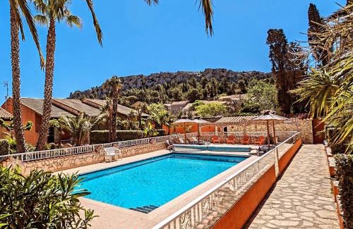 Roquefort-des-Corbieres House | Elegantly Appointed Gite la Capelle with Ocean Views