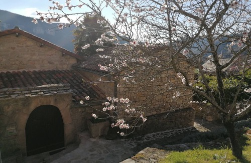 Mostuejouls House | Discover Gite La Cardabelle: Pet-Friendly Family Retreat